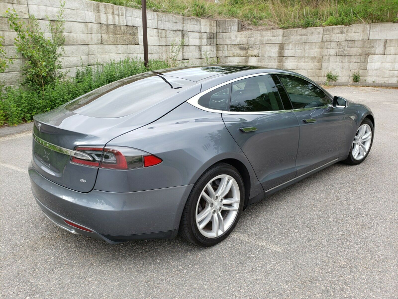 Illustration for article titled At $29,900, Could This 2013 Model S 85 Mean It’s Finally Time to Buy a Tesla?